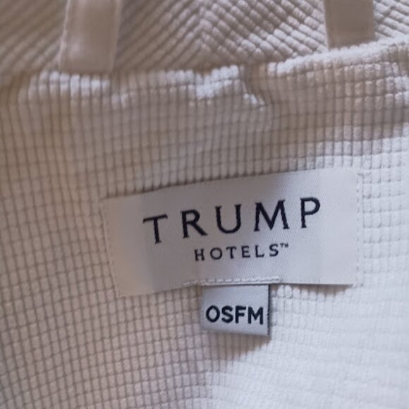 Trump White Robe, NEW, size XL UNISEX - Picture 5 of 9